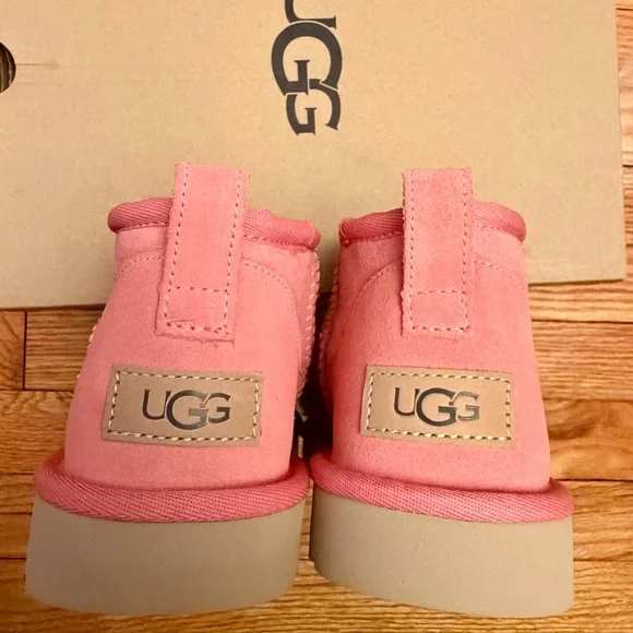 NEW IN BOX UGG Classic Ultra Mini Light Pink Blossom Ankle Boot Womens US 8 - Picture 6 of 10